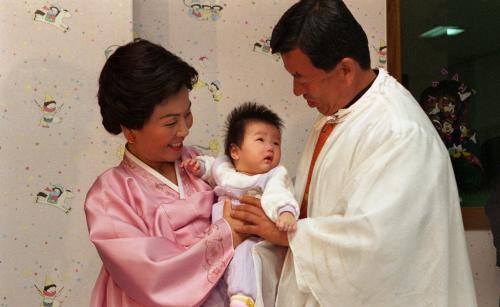 김영삼 대통령 부인 손명순 여사 노체리안드리 자애병원 준공식 참석 #175971