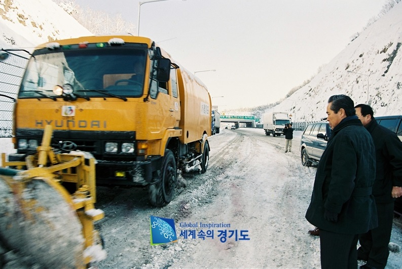 고속도로 점검 눈 의왕 과천 고속도로