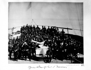 미국 전함 모노카시 호의 장교와 선원들