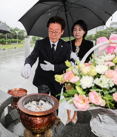 이재명 경기도지사 현충탑 참배
