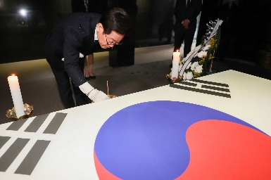 이재명 경기도지사 현충탑 참배