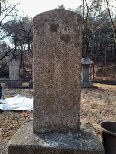 이용식 군참사 거사비