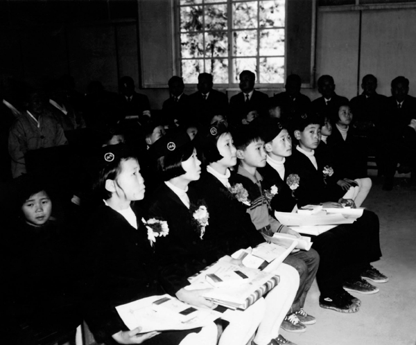 대한민국 정부기록 사진집 9 - 자유의 마을 대성동 초등학교 제3회 졸업식 #2813